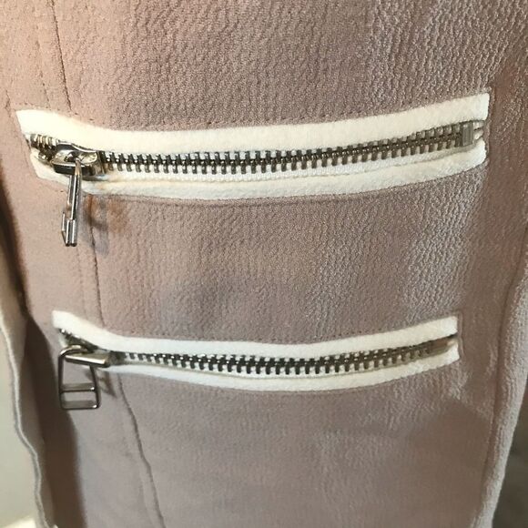 Wilfred timbre vest mauve white zip button style - Picture 9 of 12